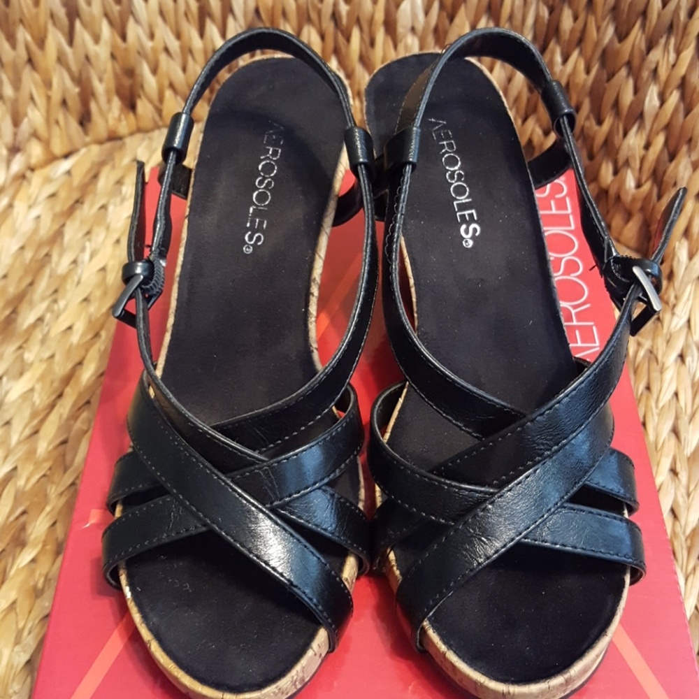 AEROSOLES black wedge heels NWOT